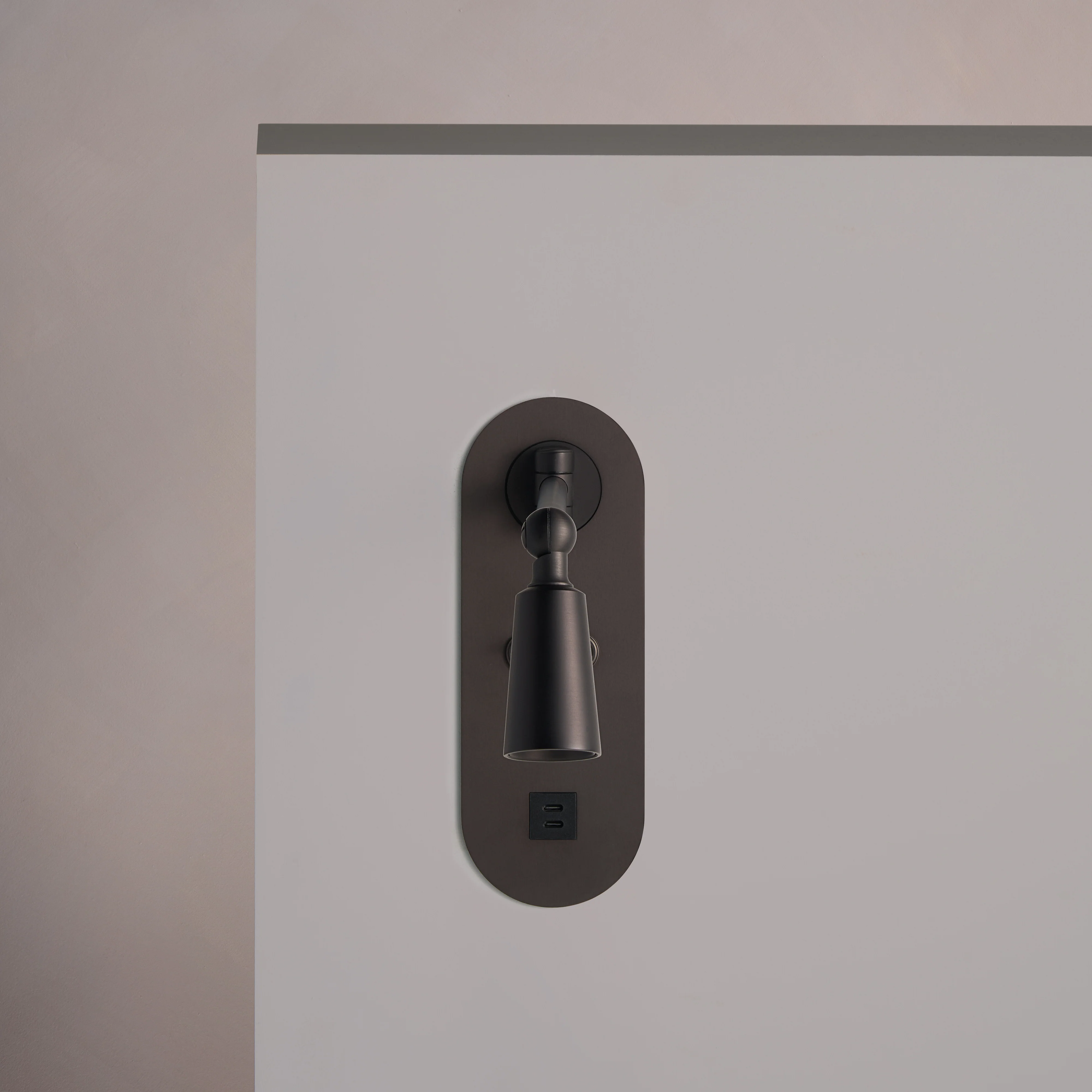 Sloane 2G Toggle Switch & USB-C Reading Light - Bronze - Image 2