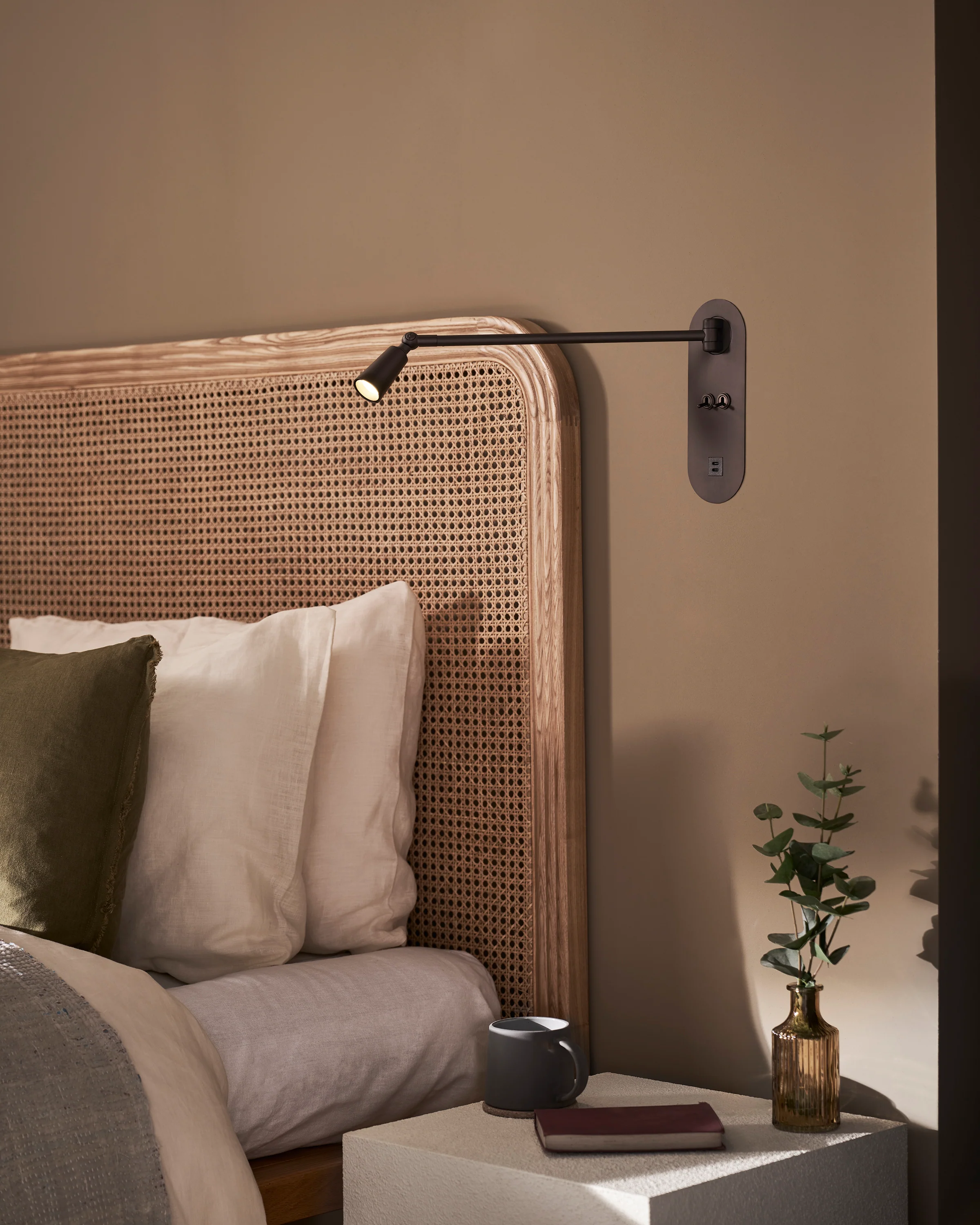 Sloane 2G Toggle Switch & USB-C Reading Light - Bronze - Image 4