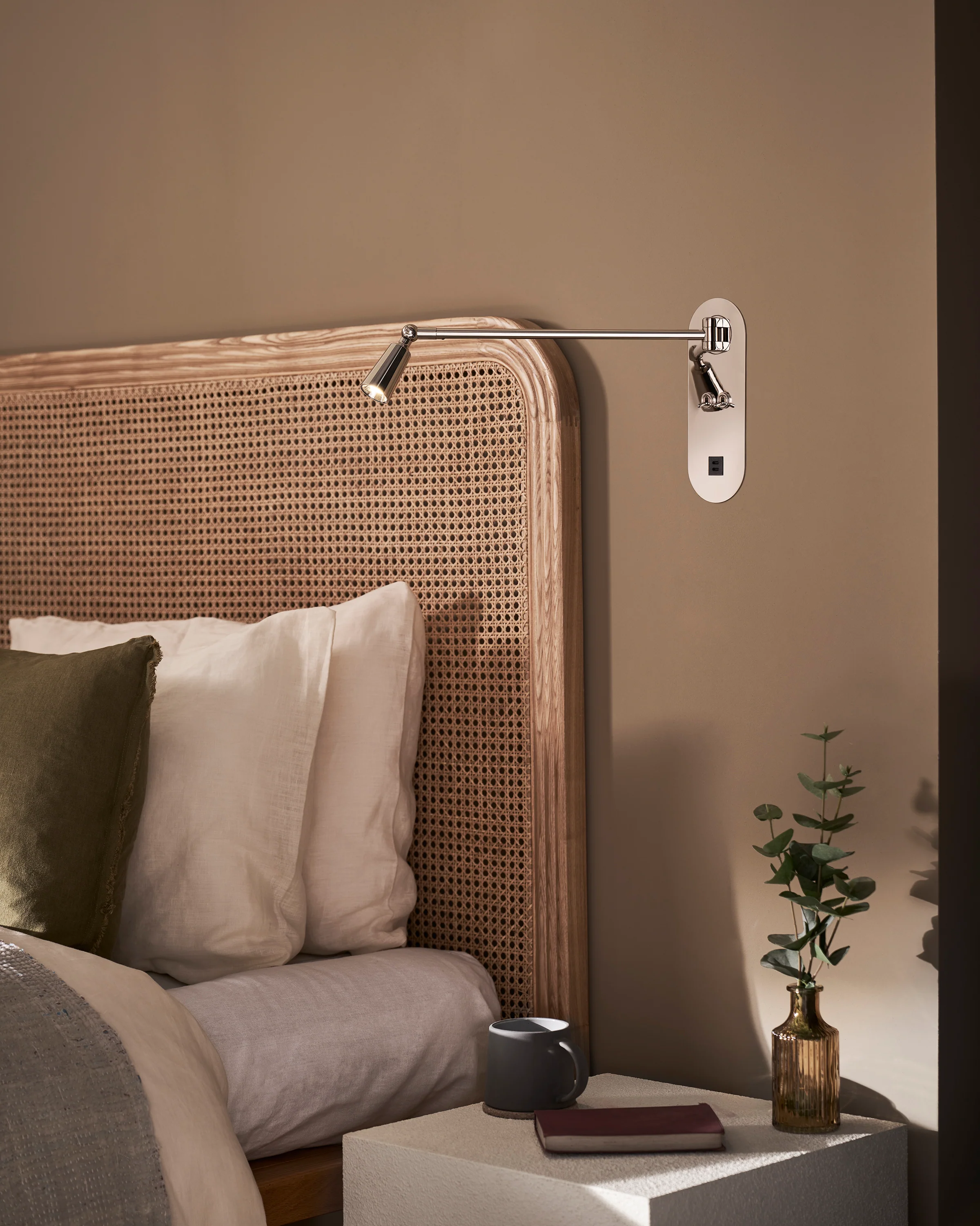 Sloane 2G Toggle Switch & USB-C Reading Light - Polished Nickel - Image 4