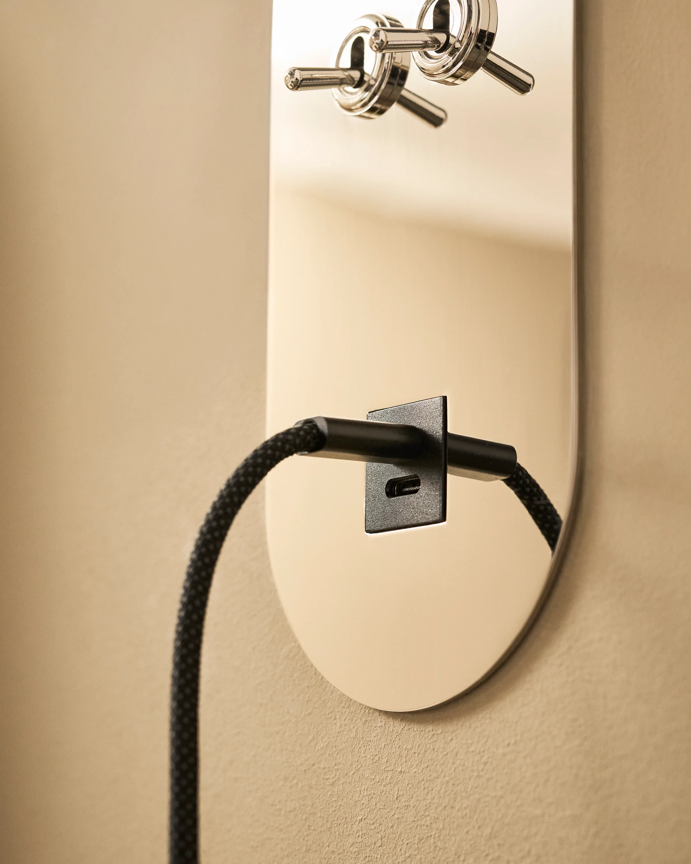 Sloane 2G Toggle Switch & USB-C Reading Light - Polished Nickel - Image 7